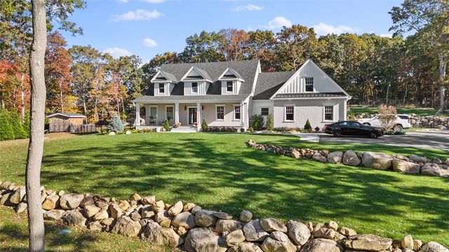 182 Farm Road E, Wading River, NY 11792