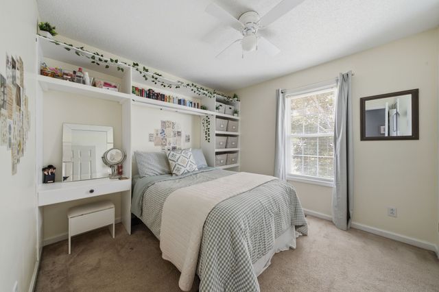2803 Nat Hoosier Ln, Clarksville, TN 37040
