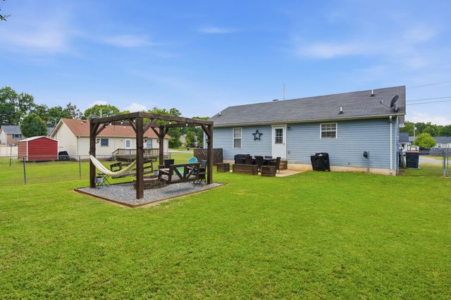 2803 Nat Hoosier Ln, Clarksville, TN 37040