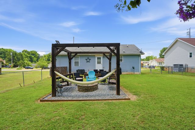 2803 Nat Hoosier Ln, Clarksville, TN 37040