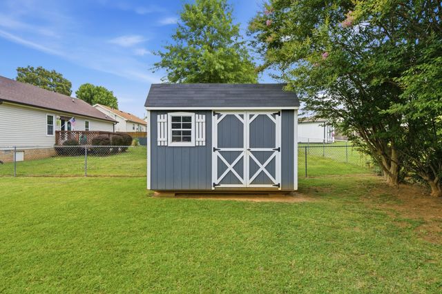 2803 Nat Hoosier Ln, Clarksville, TN 37040