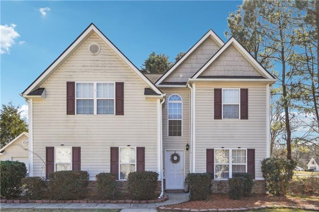 370 Shadowbrooke Drive, Loganville, GA 30052