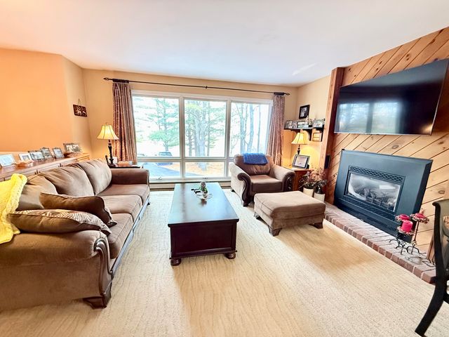 35 Knob Hill Road, Peru, NY 12972