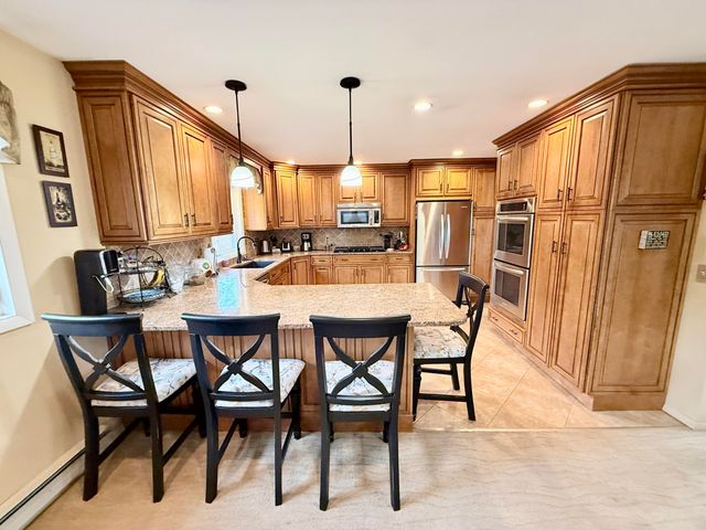 35 Knob Hill Road, Peru, NY 12972