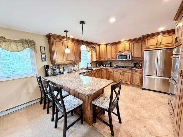 35 Knob Hill Road, Peru, NY 12972