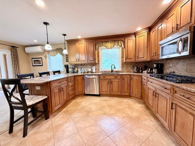 35 Knob Hill Road, Peru, NY 12972