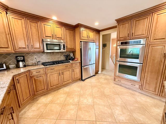 35 Knob Hill Road, Peru, NY 12972