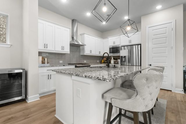 711 Prairie Falcon Drive, Arlington, TX 76005