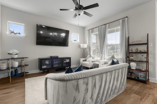 711 Prairie Falcon Drive, Arlington, TX 76005