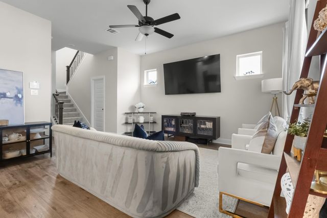 711 Prairie Falcon Drive, Arlington, TX 76005