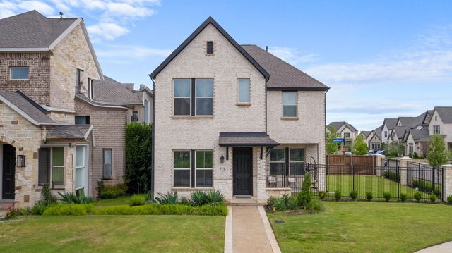 711 Prairie Falcon Drive, Arlington, TX 76005
