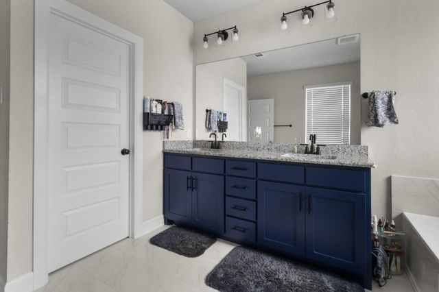 711 Prairie Falcon Drive, Arlington, TX 76005