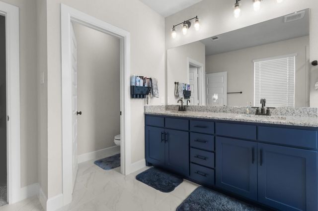 711 Prairie Falcon Drive, Arlington, TX 76005