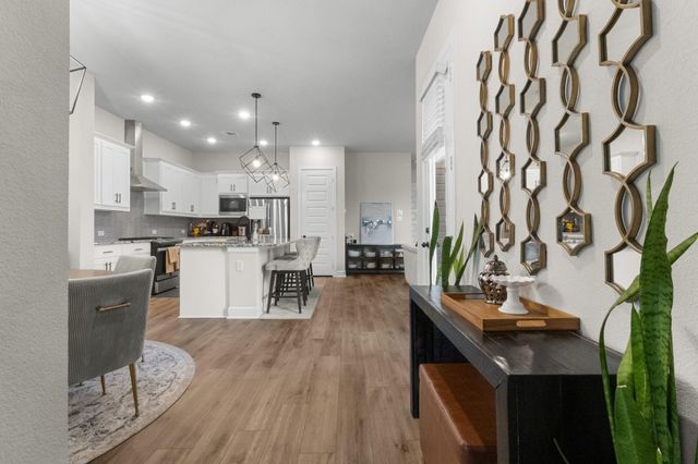 711 Prairie Falcon Drive, Arlington, TX 76005