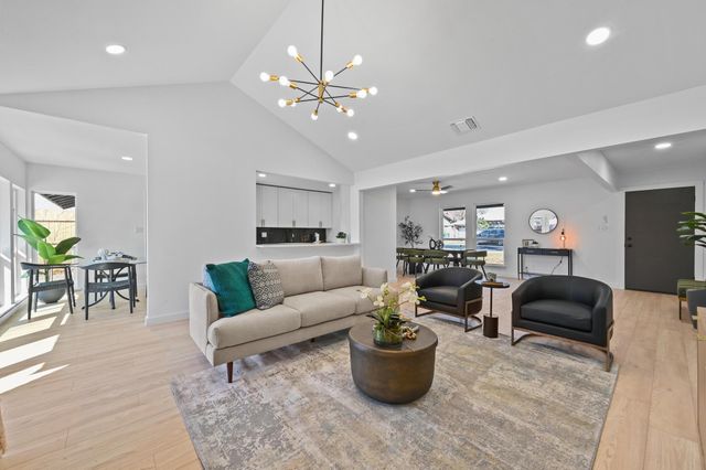 1017 Cripple Creek DR, Austin, TX 78758