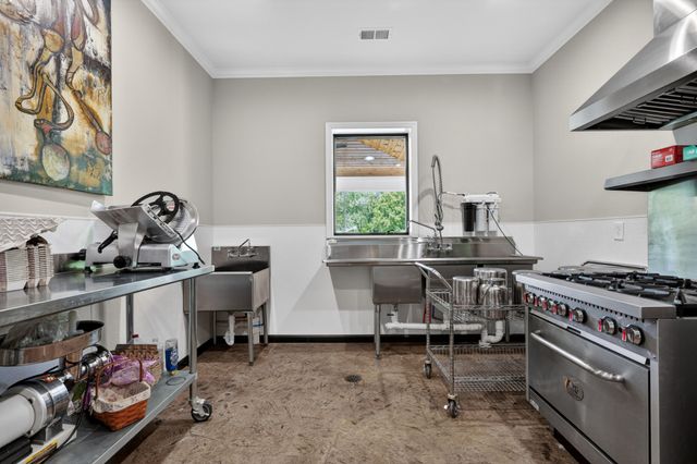 1355 Mitchell Rd, Pulaski, TN 38478