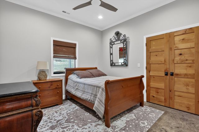 1355 Mitchell Rd, Pulaski, TN 38478