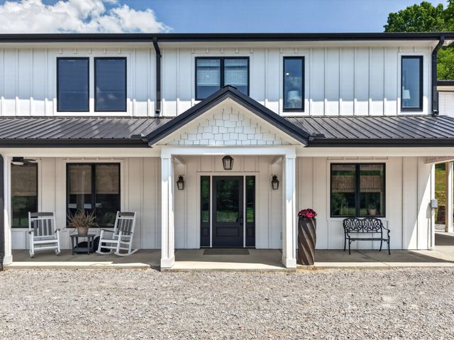 1355 Mitchell Rd, Pulaski, TN 38478