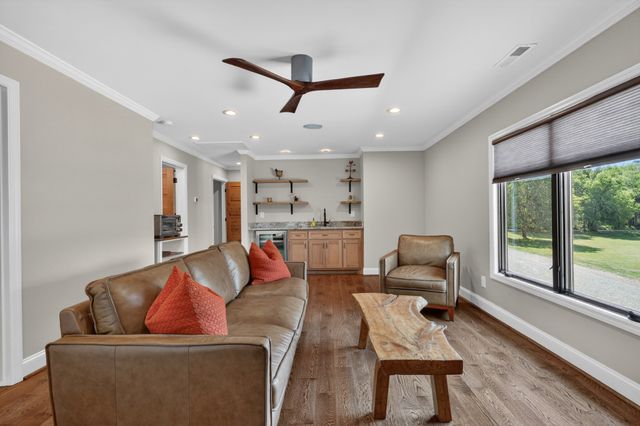 1355 Mitchell Rd, Pulaski, TN 38478