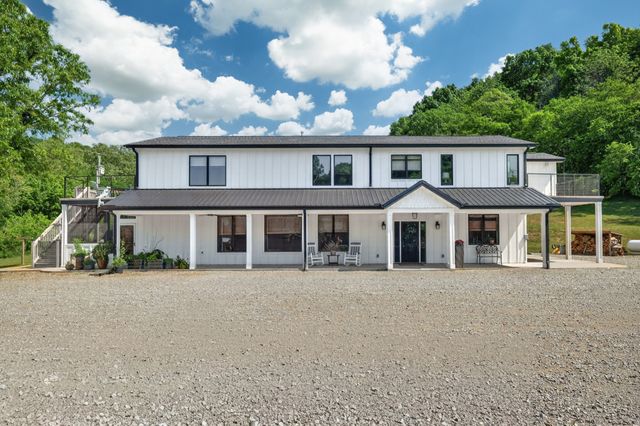 1355 Mitchell Rd, Pulaski, TN 38478