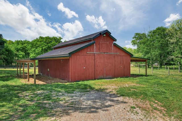 1355 Mitchell Rd, Pulaski, TN 38478