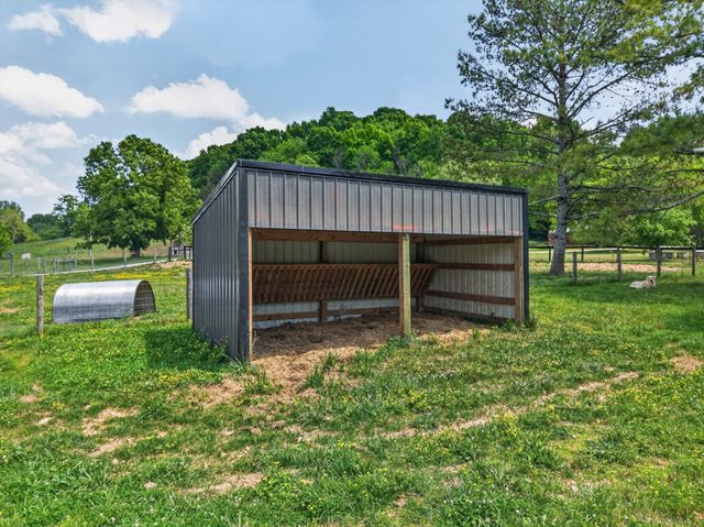 1355 Mitchell Rd, Pulaski, TN 38478