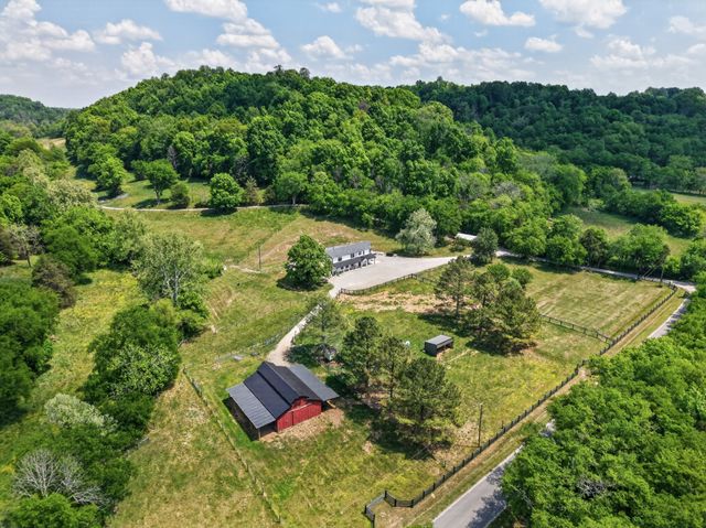 1355 Mitchell Rd, Pulaski, TN 38478