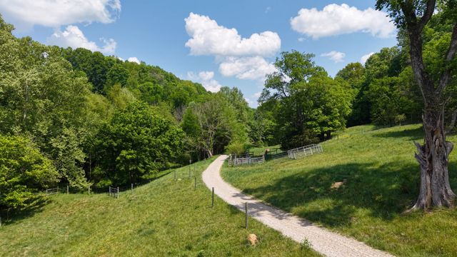1355 Mitchell Rd, Pulaski, TN 38478