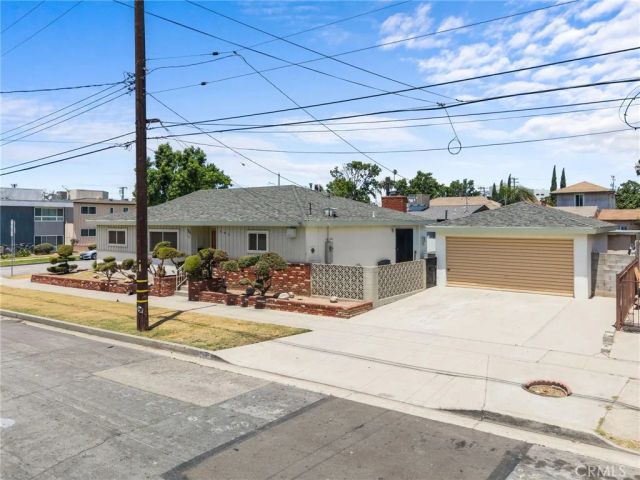 301 E Buckthorn Street, Inglewood, CA 90301