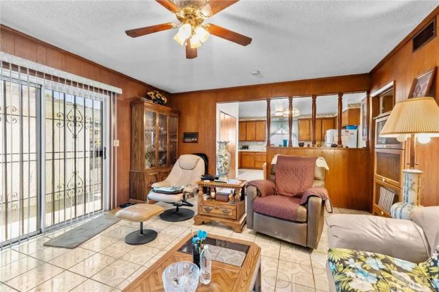301 E Buckthorn Street, Inglewood, CA 90301