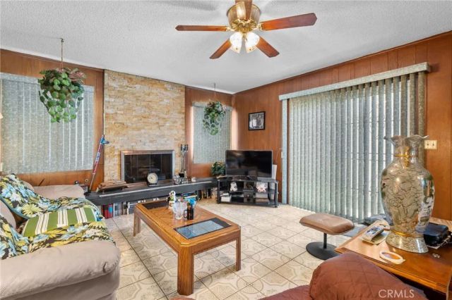 301 E Buckthorn Street, Inglewood, CA 90301