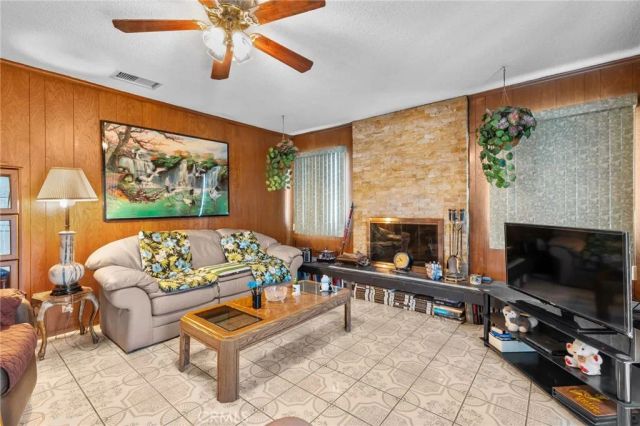 301 E Buckthorn Street, Inglewood, CA 90301