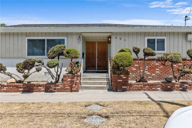 301 E Buckthorn Street, Inglewood, CA 90301