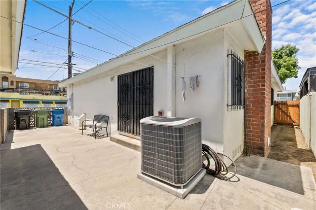 301 E Buckthorn Street, Inglewood, CA 90301
