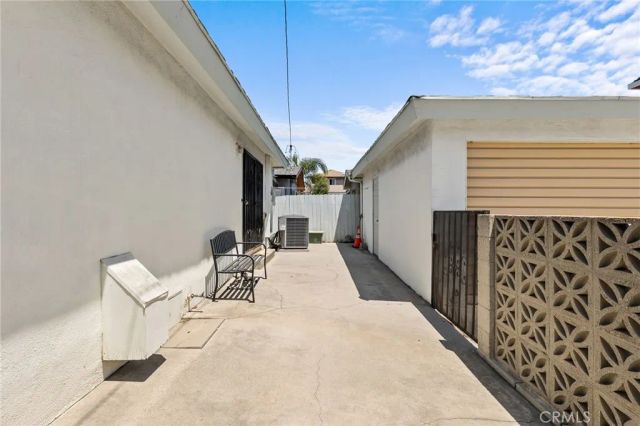 301 E Buckthorn Street, Inglewood, CA 90301