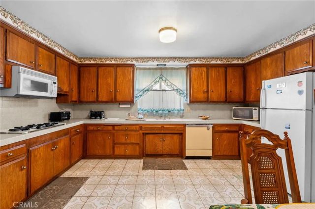 301 E Buckthorn Street, Inglewood, CA 90301