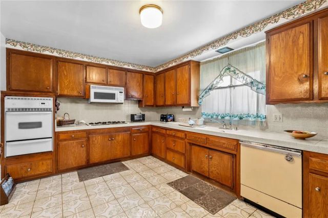 301 E Buckthorn Street, Inglewood, CA 90301