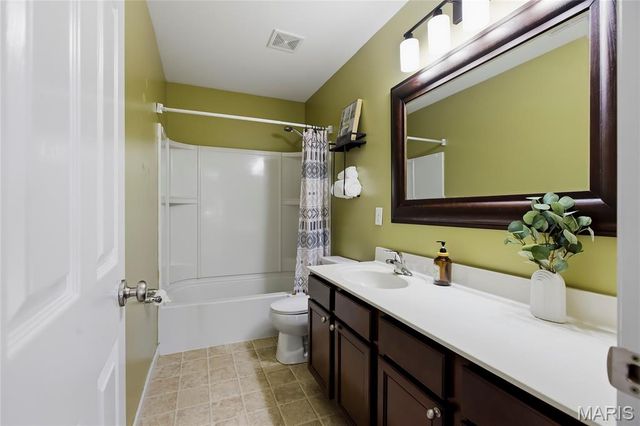 9923 Vicksburg Siege Court, St Louis, MO 63123