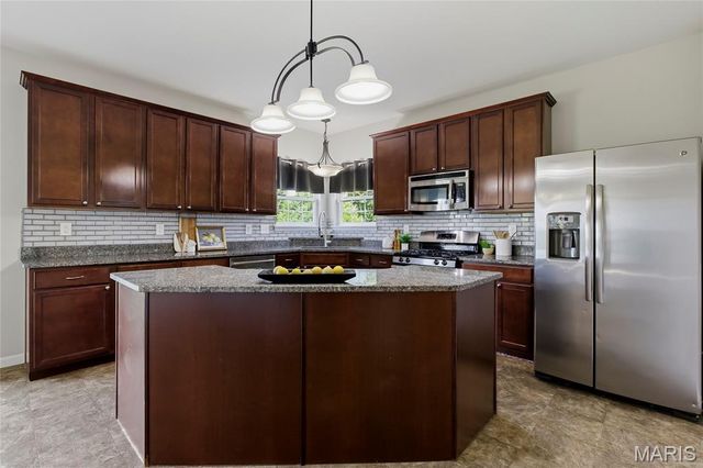 9923 Vicksburg Siege Court, St Louis, MO 63123