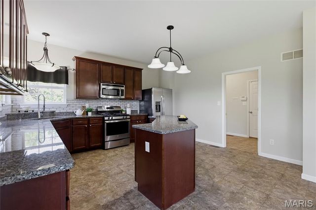 9923 Vicksburg Siege Court, St Louis, MO 63123