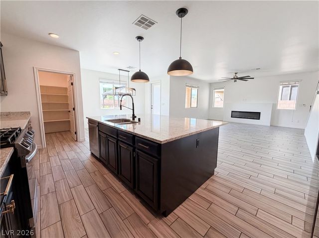 7779 Harthill Park Avenue, Las Vegas, NV 89113