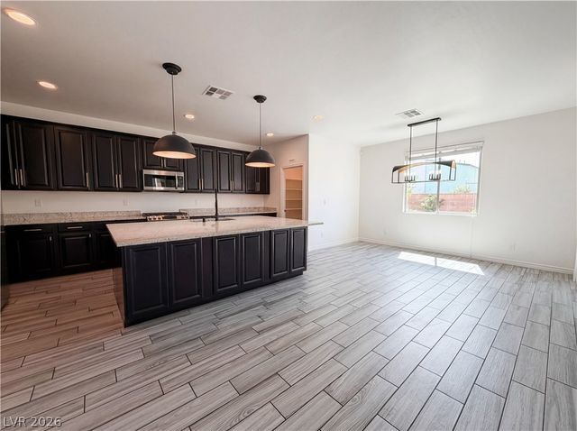 7779 Harthill Park Avenue, Las Vegas, NV 89113