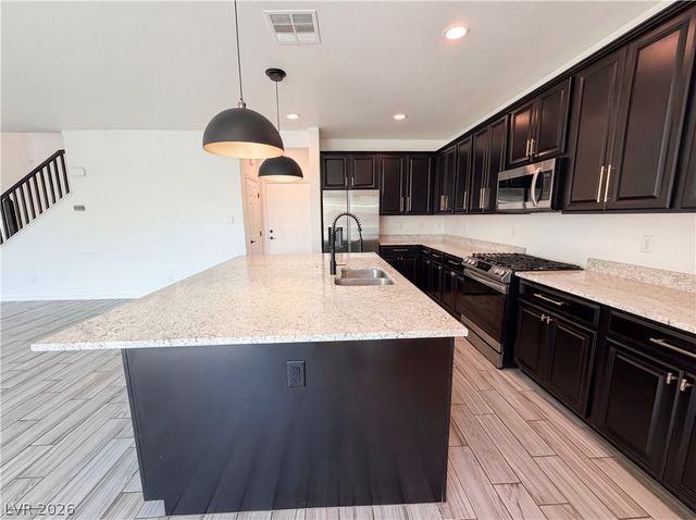 7779 Harthill Park Avenue, Las Vegas, NV 89113