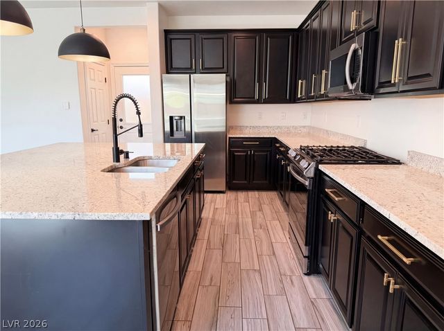 7779 Harthill Park Avenue, Las Vegas, NV 89113