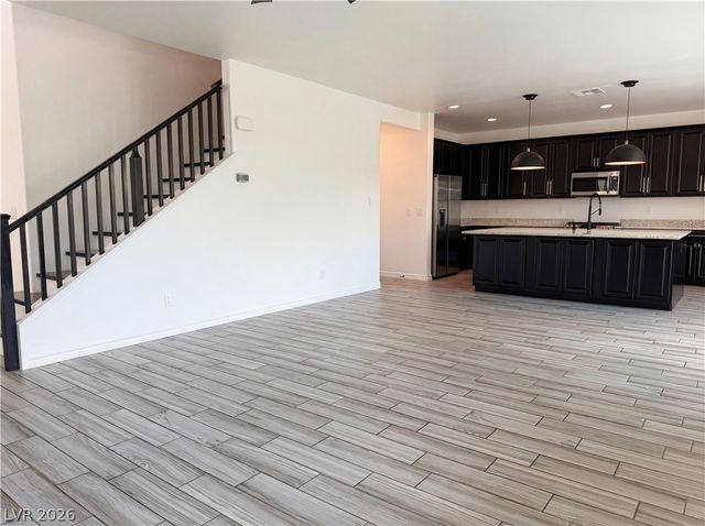 7779 Harthill Park Avenue, Las Vegas, NV 89113