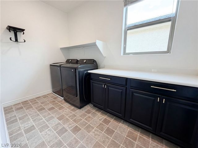 7779 Harthill Park Avenue, Las Vegas, NV 89113