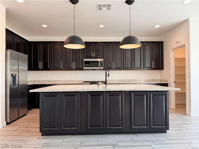 7779 Harthill Park Avenue, Las Vegas, NV 89113