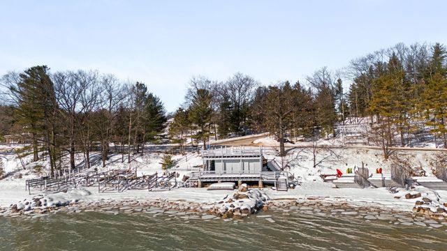 2991 Ojibwa Trail, Peninsula Twp, MI 49686
