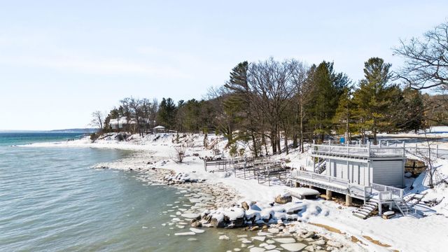 2991 Ojibwa Trail, Peninsula Twp, MI 49686