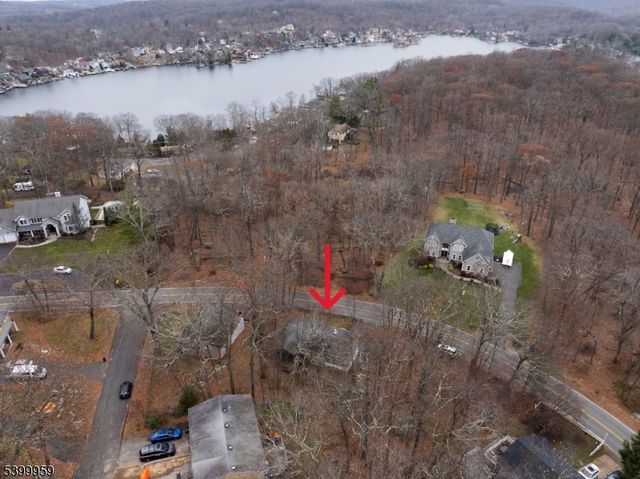 66 Sutton Trl, Hopatcong Boro, NJ 07843